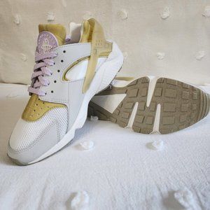 Nike Women Nike Air Huarache Sail Wheatgrass (8)